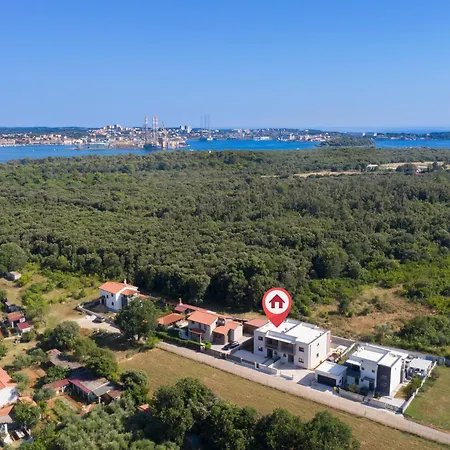 Lumea - 4 Bedroom With Pool